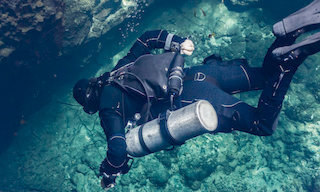 Sidemount scuba diver